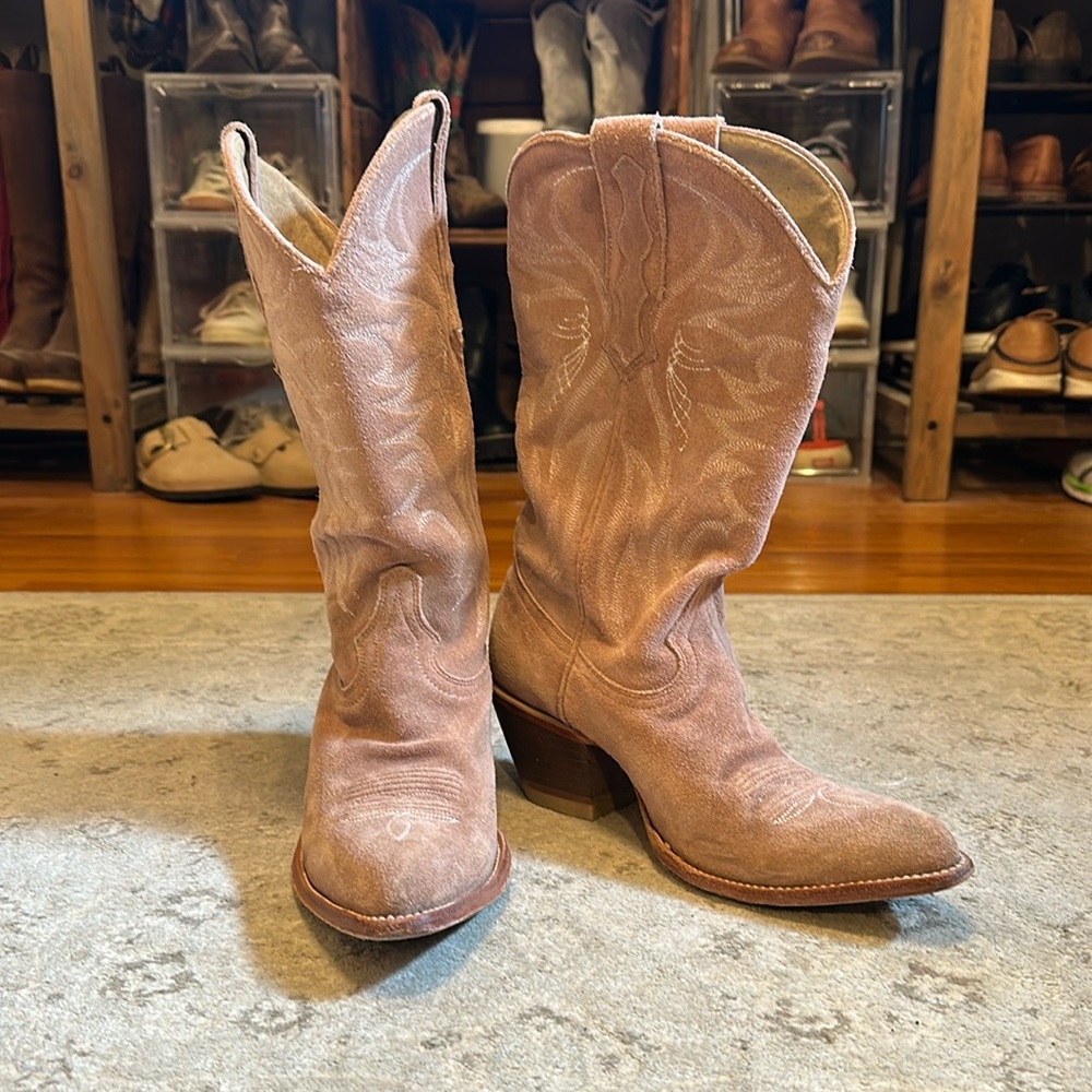 Miranda Lambert Pink Suede Heeled Boots with Pointed Toe Shaft 9.5 gently worn.